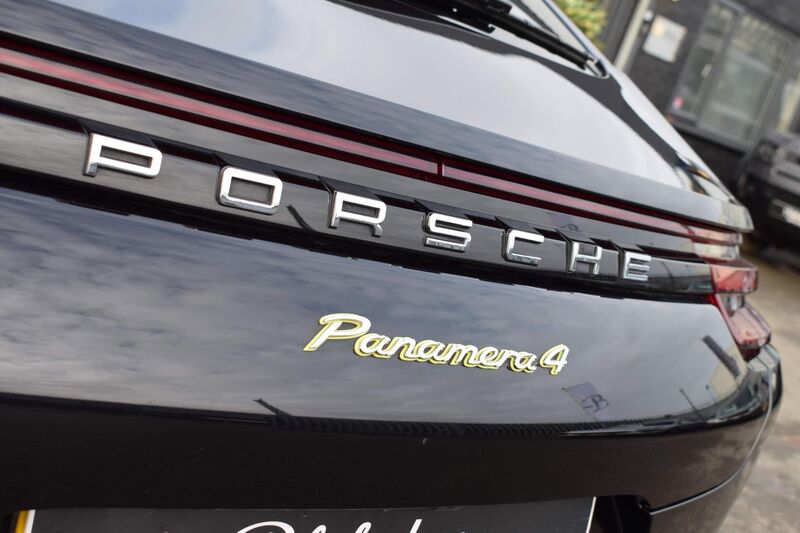 PORSCHE PANAMERA