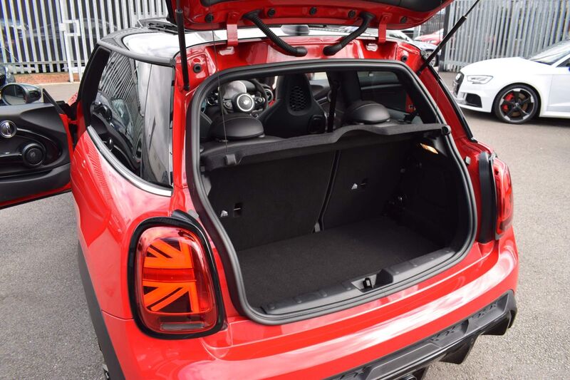 MINI HATCH