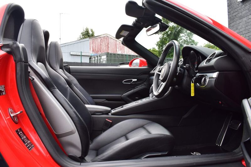 PORSCHE 718