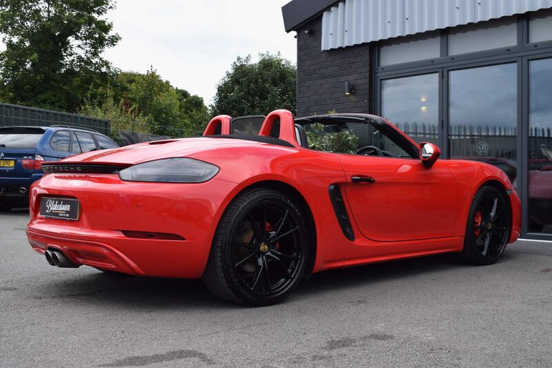 PORSCHE 718