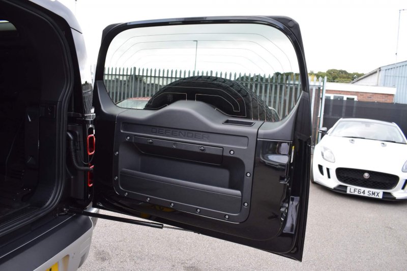 LAND ROVER DEFENDER 90