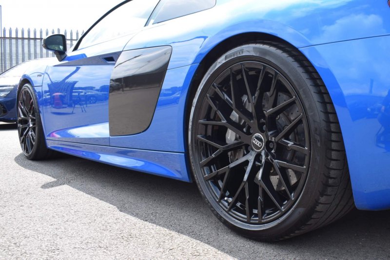 AUDI R8