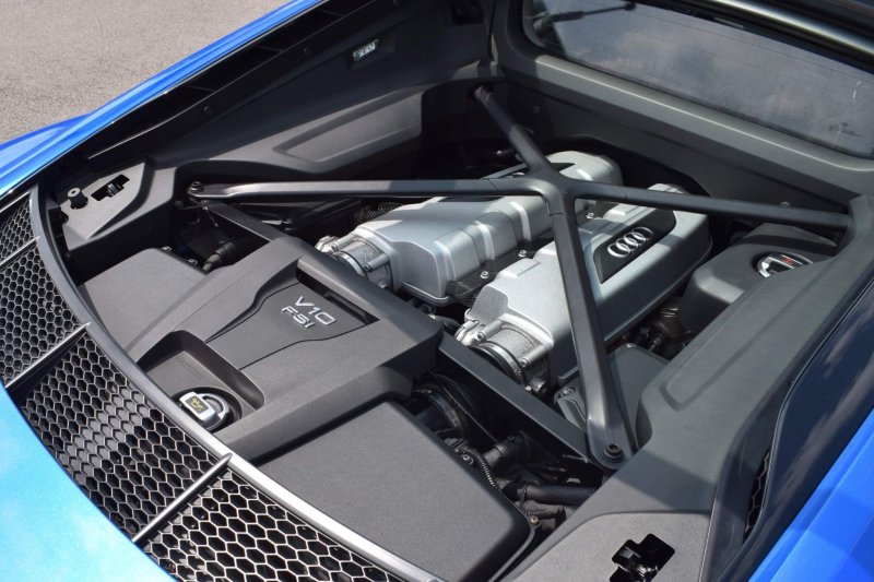AUDI R8