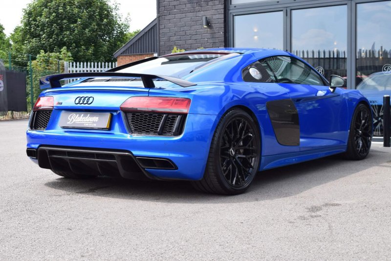 AUDI R8