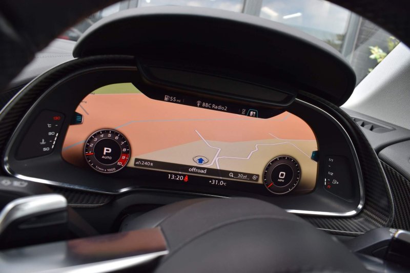 AUDI R8