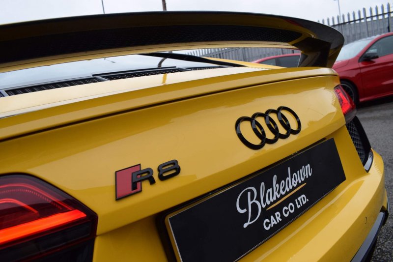 AUDI R8