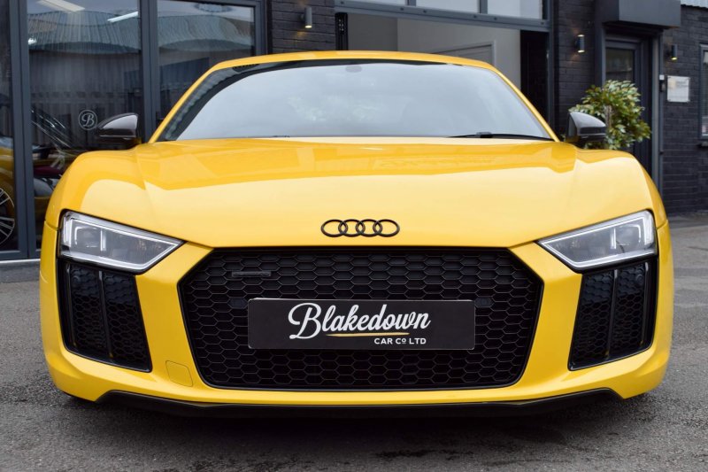 AUDI R8