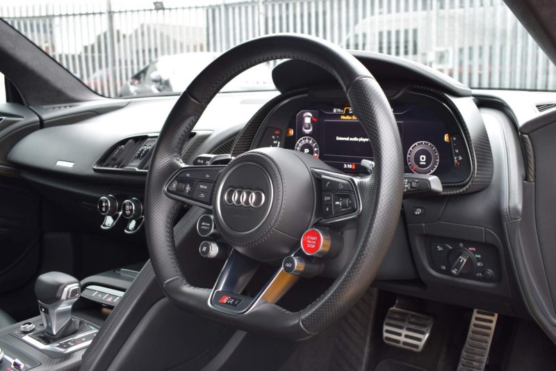 AUDI R8