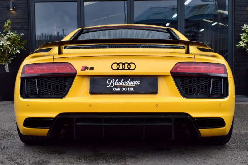 AUDI R8