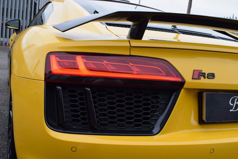 AUDI R8
