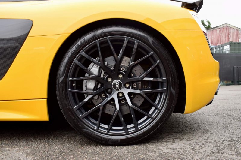 AUDI R8