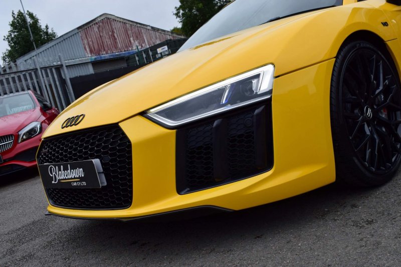 AUDI R8