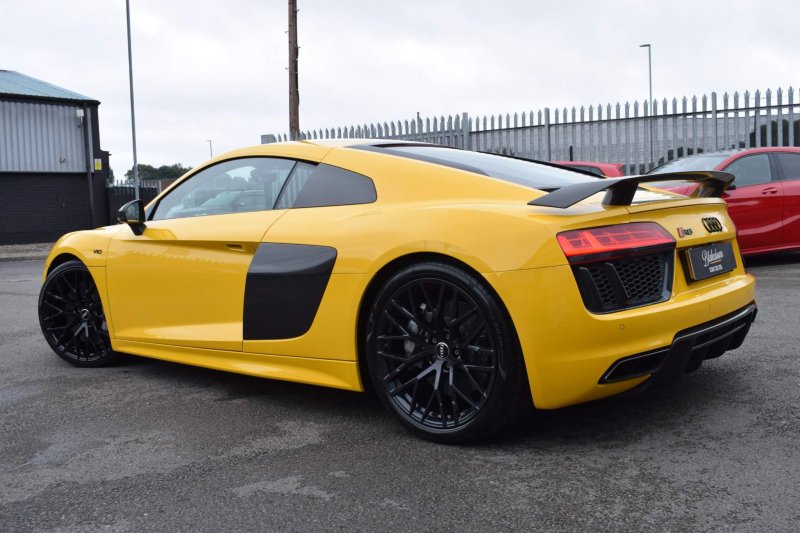 AUDI R8