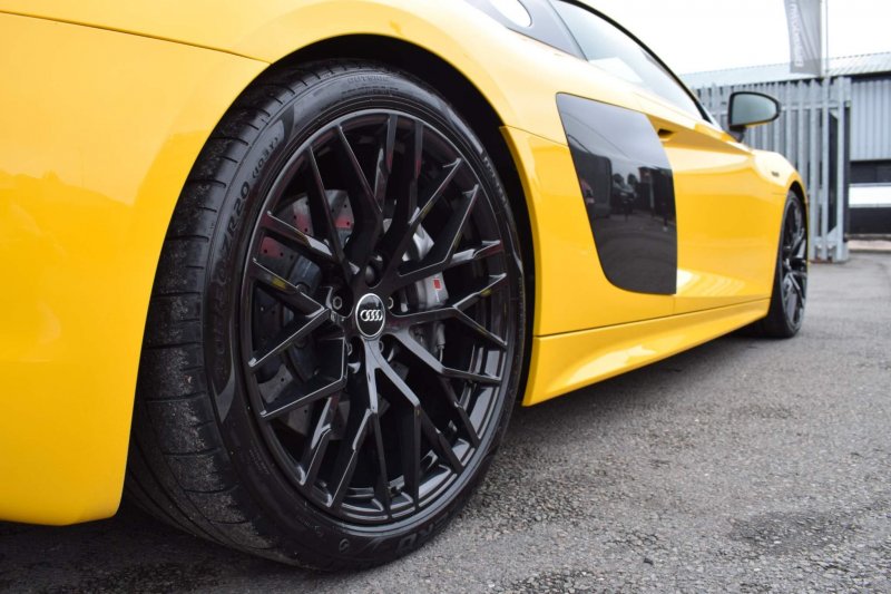 AUDI R8