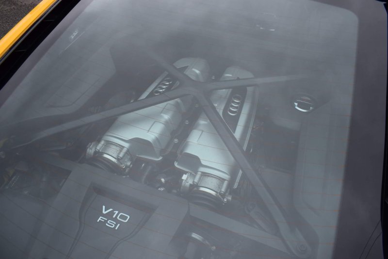 AUDI R8