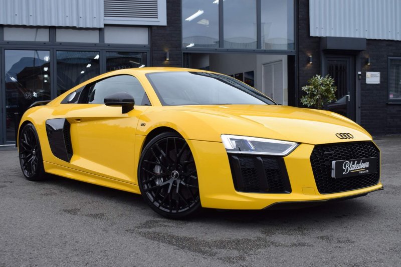 AUDI R8