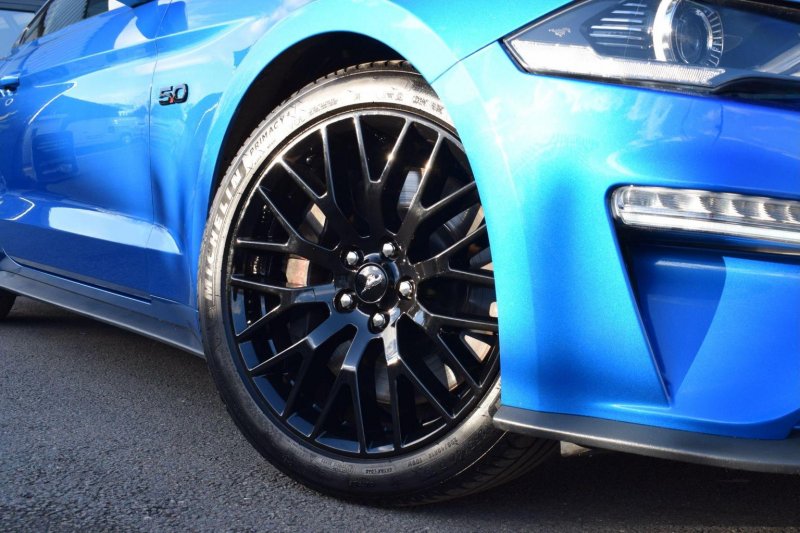 FORD MUSTANG
