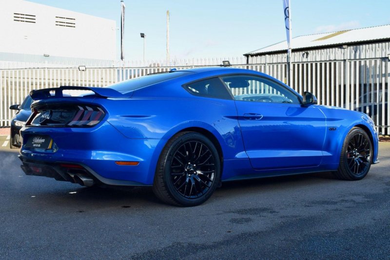 FORD MUSTANG