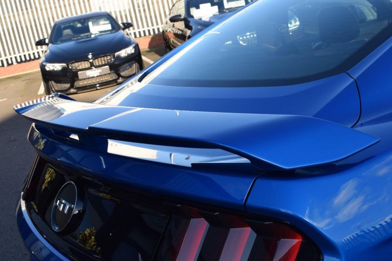 FORD MUSTANG