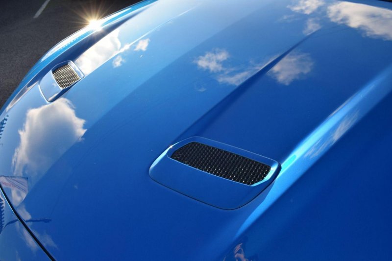 FORD MUSTANG