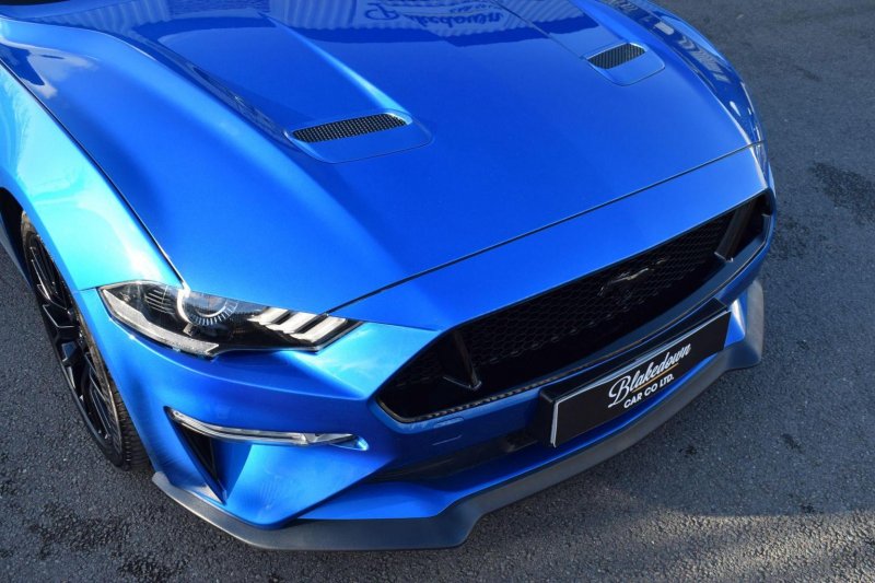 FORD MUSTANG