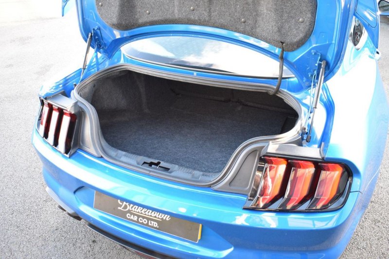 FORD MUSTANG