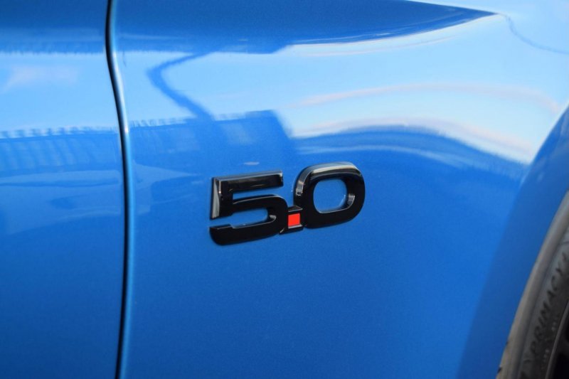 FORD MUSTANG