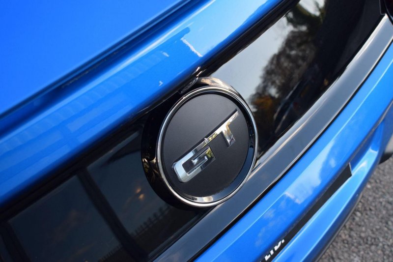 FORD MUSTANG
