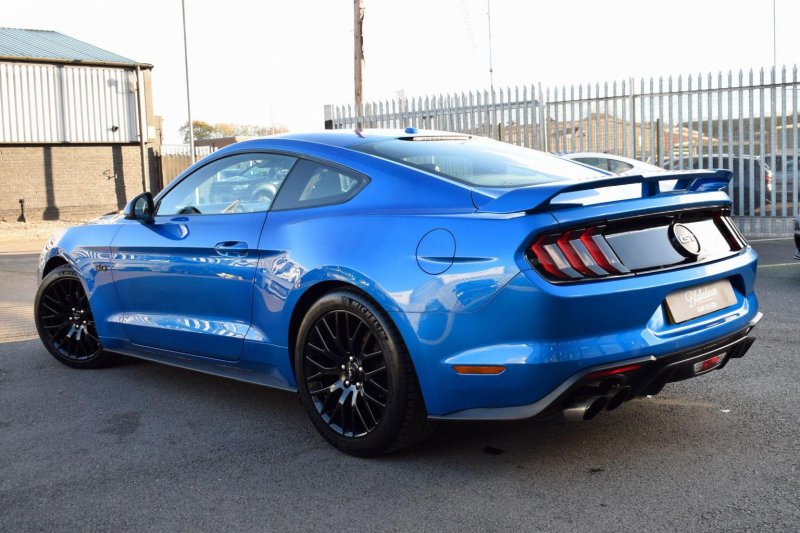 FORD MUSTANG