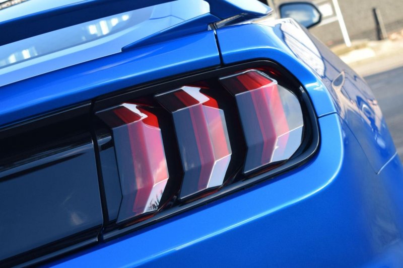 FORD MUSTANG