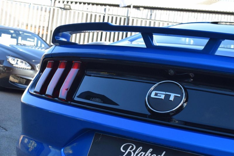 FORD MUSTANG