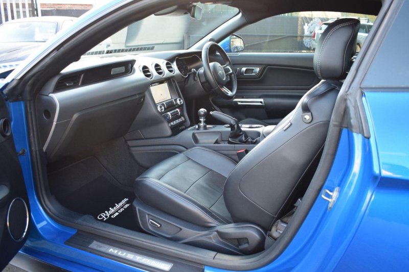 FORD MUSTANG