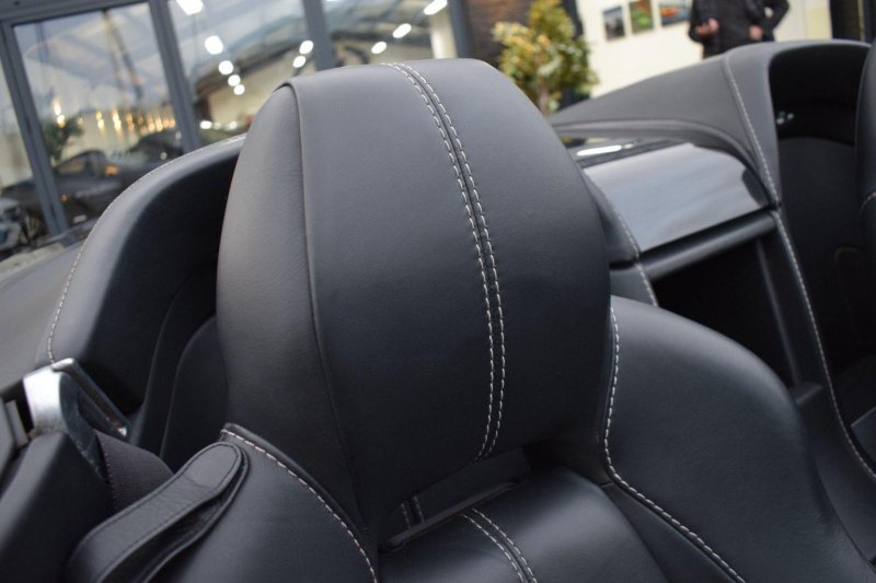 ASTON MARTIN VANTAGE