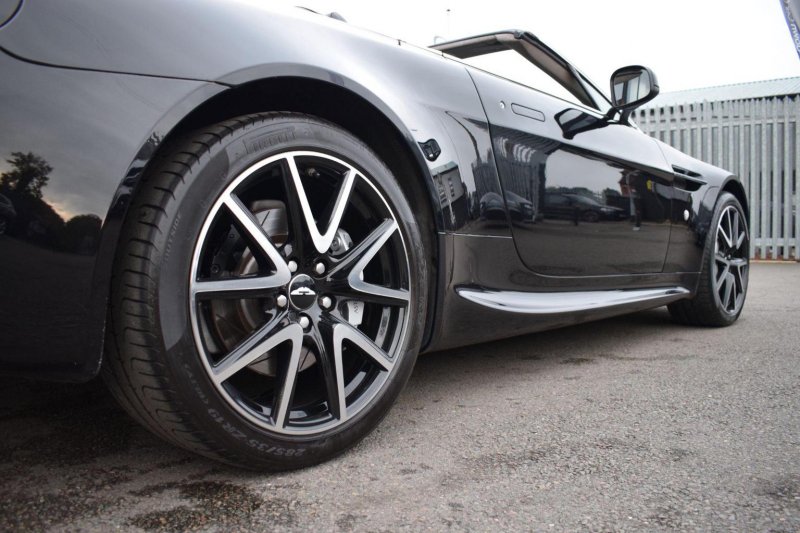 ASTON MARTIN VANTAGE