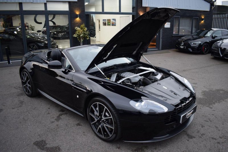 ASTON MARTIN VANTAGE