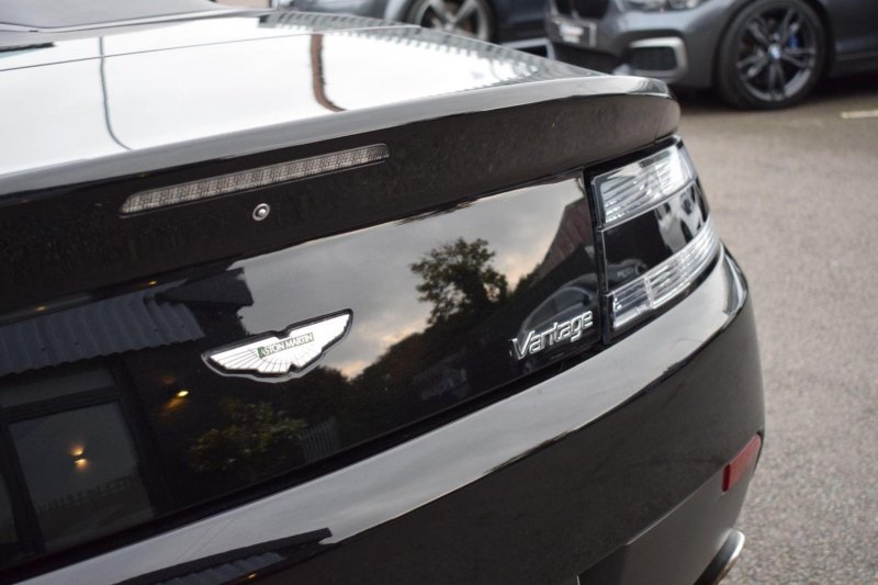 ASTON MARTIN VANTAGE