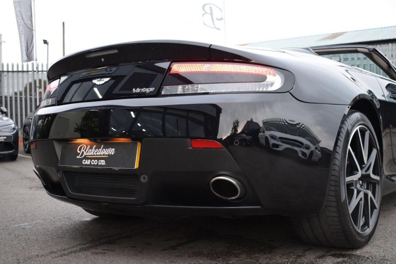 ASTON MARTIN VANTAGE