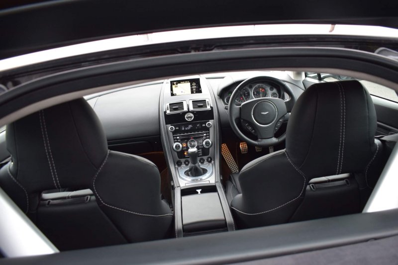 ASTON MARTIN VANTAGE
