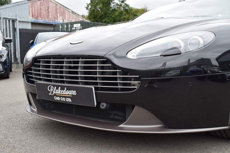 ASTON MARTIN VANTAGE