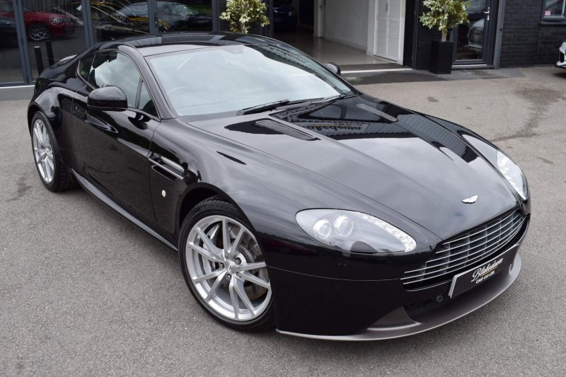ASTON MARTIN VANTAGE