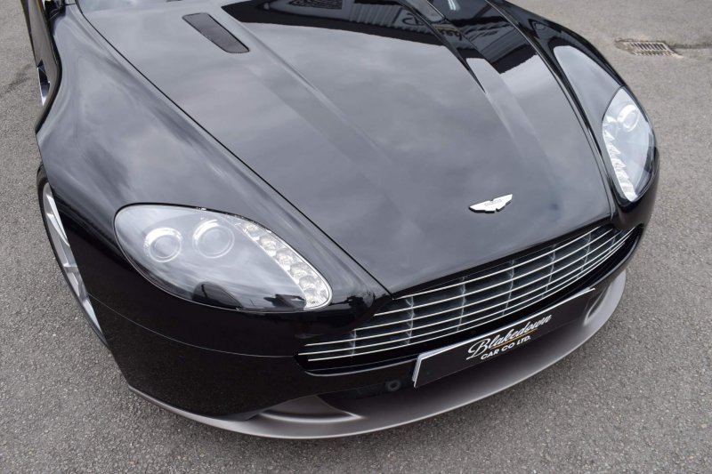 ASTON MARTIN VANTAGE