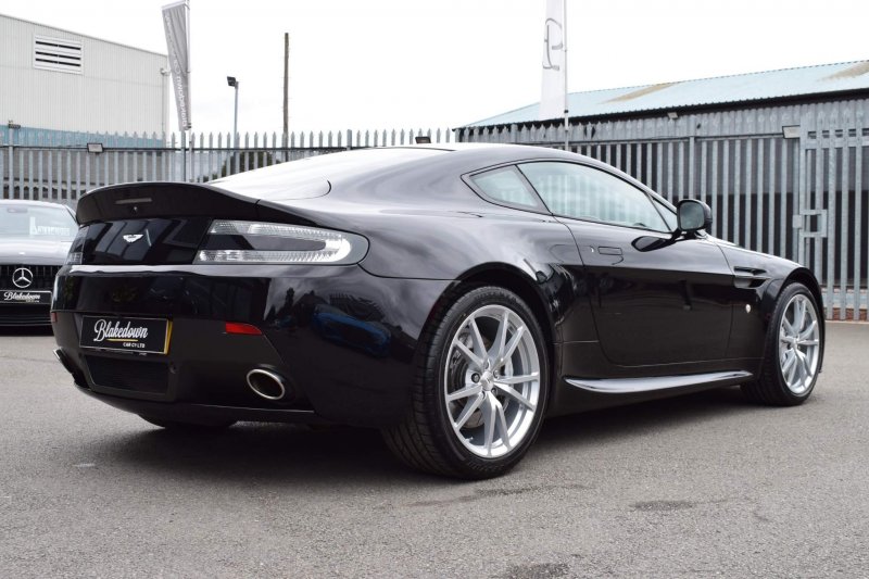 ASTON MARTIN VANTAGE