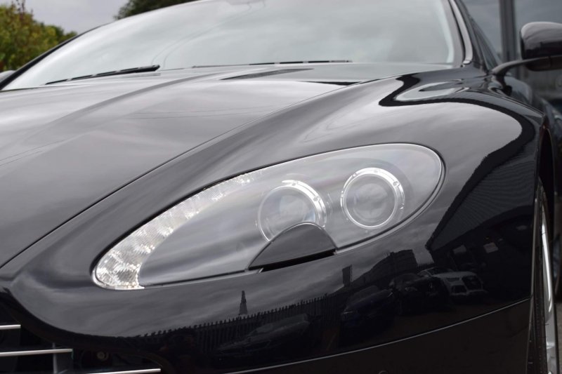ASTON MARTIN VANTAGE
