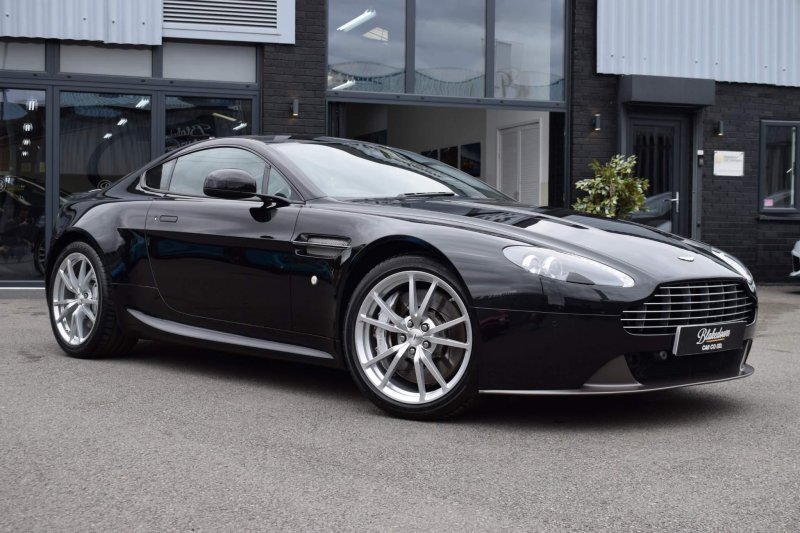 ASTON MARTIN VANTAGE