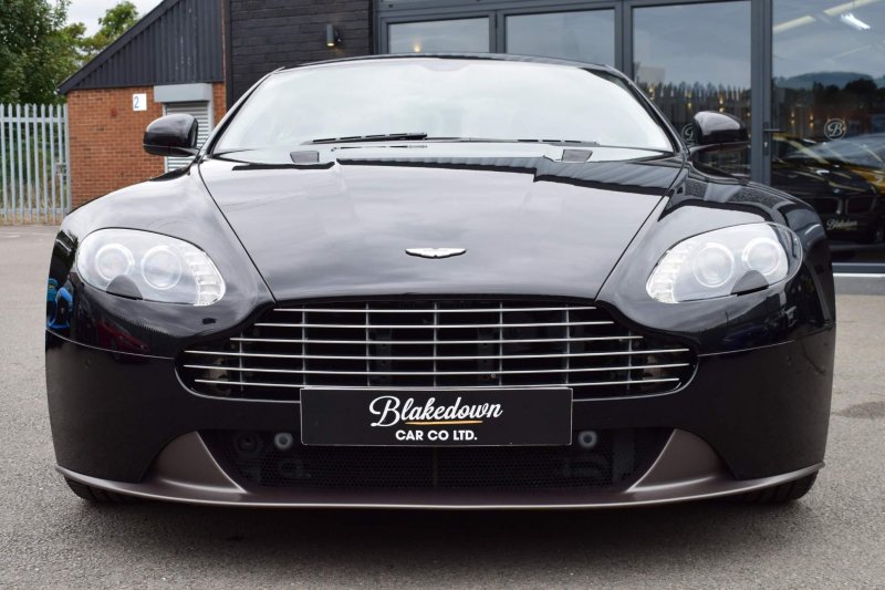 ASTON MARTIN VANTAGE