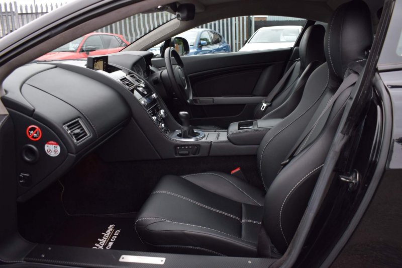 ASTON MARTIN VANTAGE
