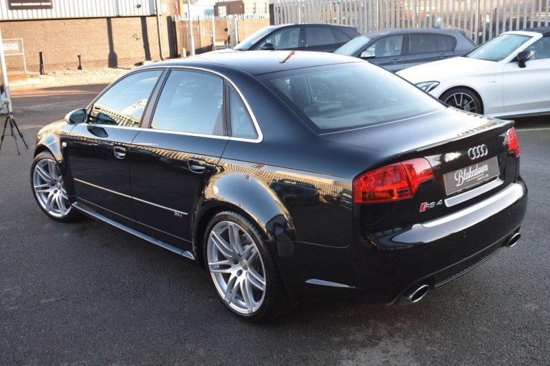 AUDI RS4