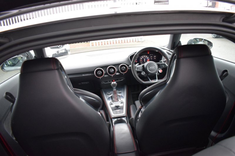 AUDI TT RS