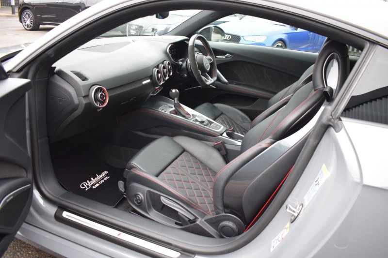AUDI TT RS