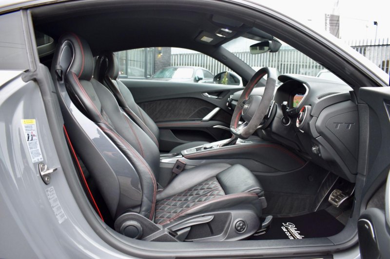AUDI TT RS